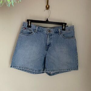 Tommy Hilfiger classic‎ boyfriend jean shorts in light vintage wash size 6